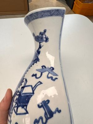 A Chinese blue and white 'Antiquities' wall vase, Kangxi — photo 12