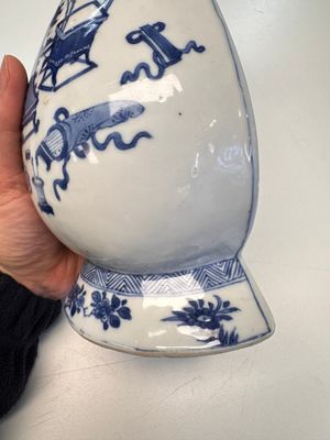 A Chinese blue and white 'Antiquities' wall vase, Kangxi — photo 14
