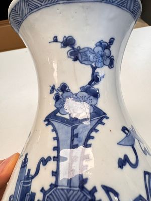 A Chinese blue and white 'Antiquities' wall vase, Kangxi — photo 3
