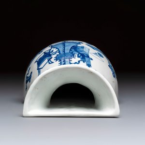 A Chinese blue and white 'Antiquities' wall vase, Kangxi — photo 5