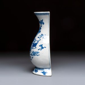 A Chinese blue and white 'Antiquities' wall vase, Kangxi — photo 2