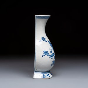A Chinese blue and white 'Antiquities' wall vase, Kangxi — photo 4