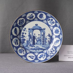 A Chinese blue and white 'arbor' dish after Cornelis Pronk, Qianlong — 照片 3