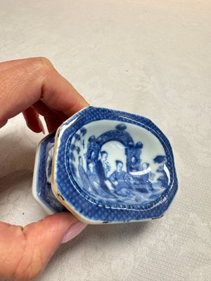 A Chinese blue and white 'Arbour' salt after Cornelis Pronk, Qianlong — photo 3