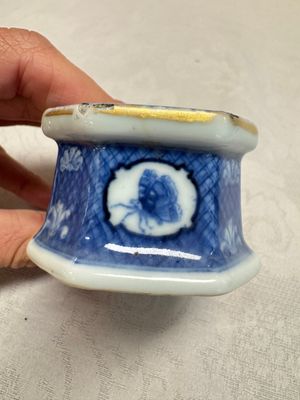 A Chinese blue and white 'Arbour' salt after Cornelis Pronk, Qianlong — photo 6