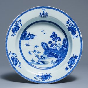A Chinese blue and white armorial dish for the Dutch market, arms of Toussain, Qianlong — photo 1