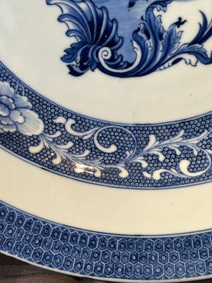 A Chinese blue and white armorial dish with an alliance coat of arms, Qianlong — 照片 5