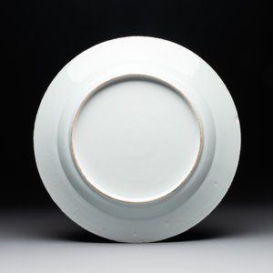 A Chinese blue and white armorial dish with an alliance coat of arms, Qianlong — 照片 2
