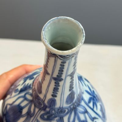 A Chinese blue and white 'Auspicious Emblems and Peonies' pear-shaped vase — photo 8