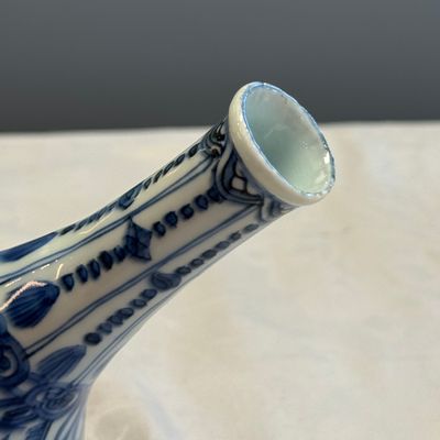 A Chinese blue and white 'Auspicious Emblems and Peonies' pear-shaped vase — photo 9