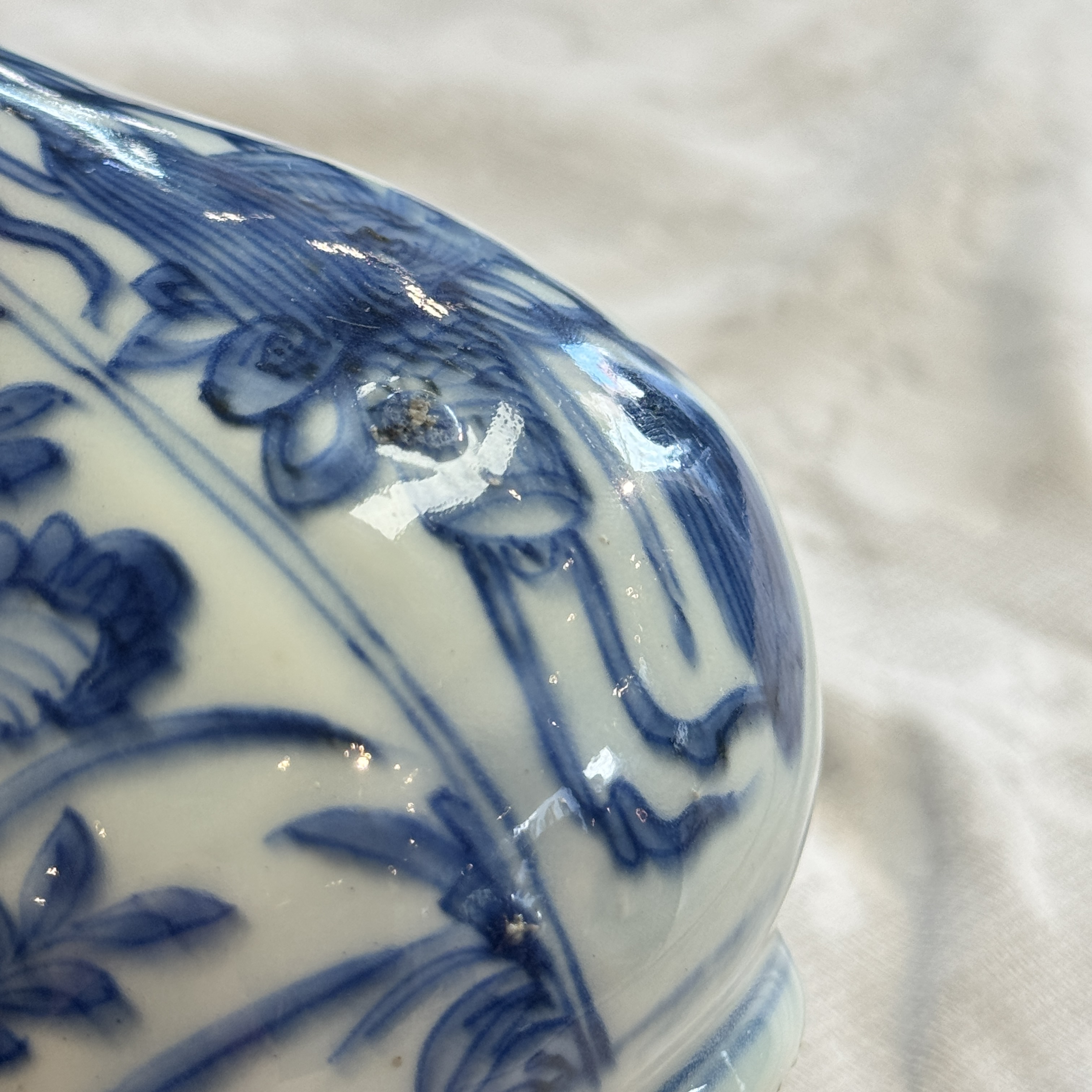A Chinese blue and white 'Auspicious Emblems and Peonies' pear-shaped vase — photo 12
