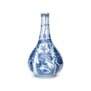 A Chinese blue and white 'Auspicious Emblems and Peonies' pear-shaped vase — photo 4