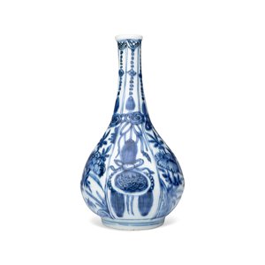 A Chinese blue and white 'Auspicious Emblems and Peonies' pear-shaped vase — photo 5
