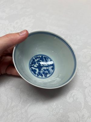 A Chinese blue and white 'Ba Xian Zhu Shou 八仙祝壽' bowl, Wanli mark and of the period — foto 5