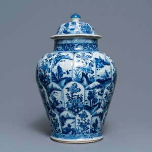 A Chinese blue and white baluster jar and cover, Kangxi — 照片 2