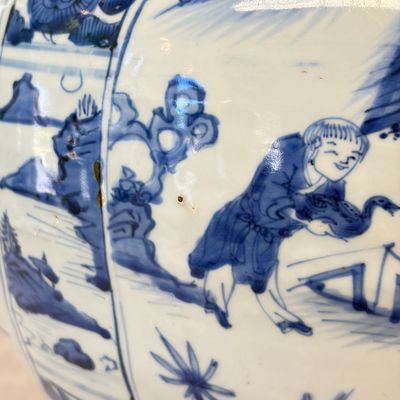A Chinese blue and white baluster vase and cover with narrative design — photo 4