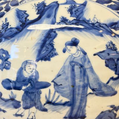 A Chinese blue and white baluster vase and cover with narrative design — photo 16