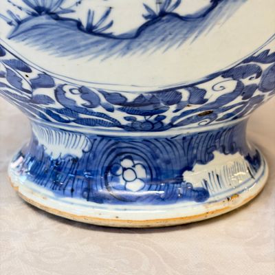 A Chinese blue and white baluster vase and cover with narrative design — photo 18