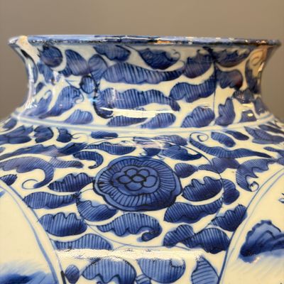 A Chinese blue and white baluster vase and cover with narrative design — photo 20