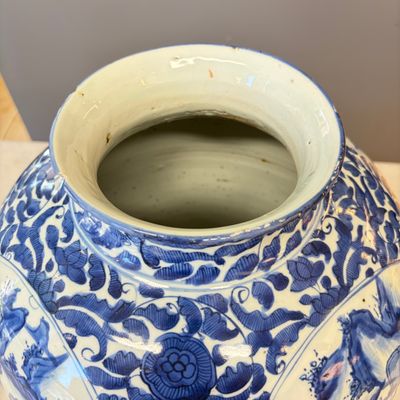 A Chinese blue and white baluster vase and cover with narrative design — photo 23