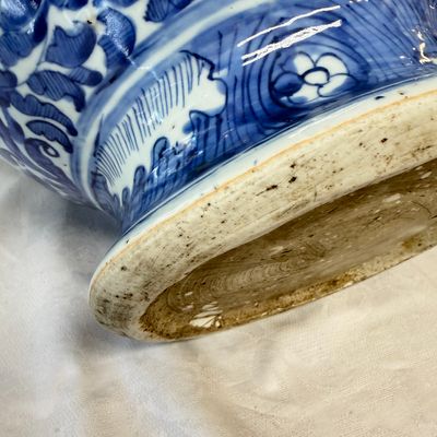 A Chinese blue and white baluster vase and cover with narrative design — photo 26
