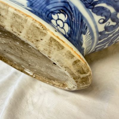 A Chinese blue and white baluster vase and cover with narrative design — photo 27