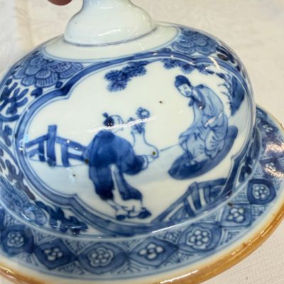 A Chinese blue and white baluster vase and cover with narrative design — photo 30