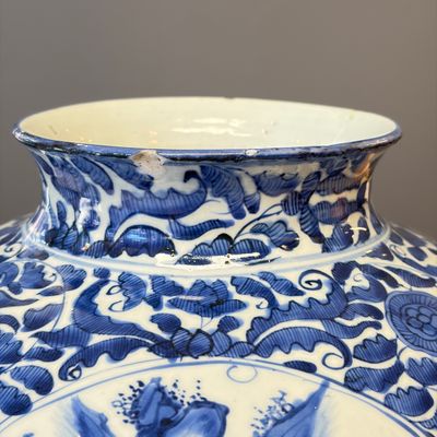 A Chinese blue and white baluster vase and cover with narrative design — photo 3