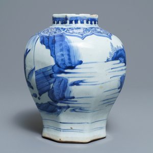 A Chinese blue and white baluster vase, Transitional period — 照片 3