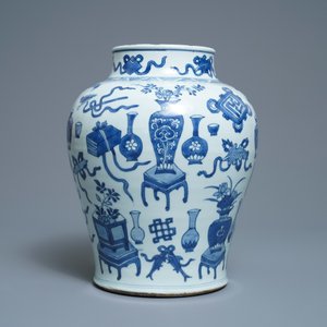 A Chinese blue and white baluster vase with antiquities, Kangxi — photo 2