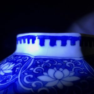 A Chinese blue and white baluster vase with figural design, Transitional period — photo 10