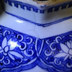 A Chinese blue and white baluster vase with figural design, Transitional period — photo 11
