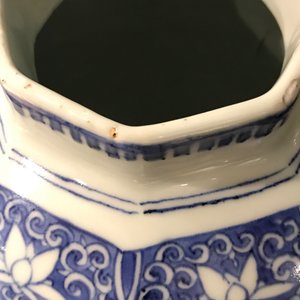 A Chinese blue and white baluster vase with figural design, Transitional period — photo 17