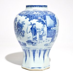 A Chinese blue and white baluster vase with figural design, Transitional period — photo 4