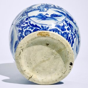 A Chinese blue and white baluster vase with figurative medallions, Ming, Wanli — photo 6