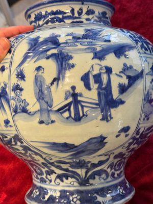 A Chinese blue and white baluster vase with figures and landscapes, Transitional period — photo 12