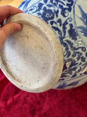 A Chinese blue and white baluster vase with figures and landscapes, Transitional period — photo 8