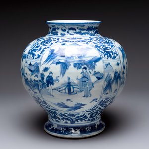 A Chinese blue and white baluster vase with figures and landscapes, Transitional period — photo 4