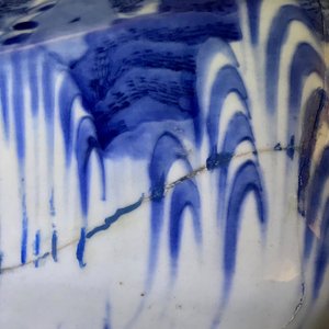 A Chinese blue and white baluster vase with figures in a landscape, Transitional period — photo 17
