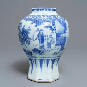 A Chinese blue and white baluster vase with unusual figural design, Transitional period — 照片 2