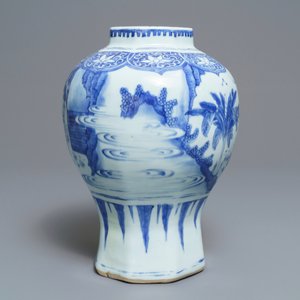 A Chinese blue and white baluster vase with unusual figural design, Transitional period — 照片 3