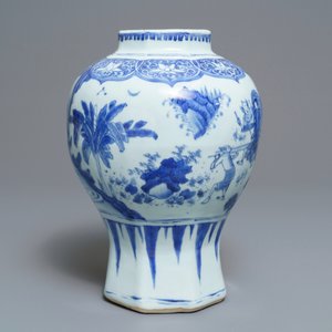A Chinese blue and white baluster vase with unusual figural design, Transitional period — 照片 4