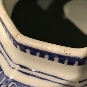 A Chinese blue and white baluster vase with unusual figural design, Transitional period — 照片 9
