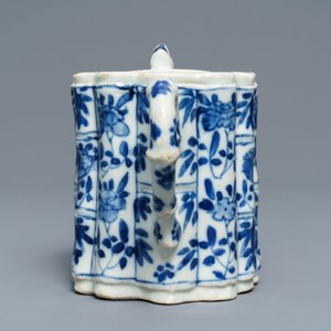 A Chinese blue and white bamboo-shaped teapot and cover, Kangxi — photo 2