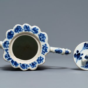 A Chinese blue and white bamboo-shaped teapot and cover, Kangxi — photo 6