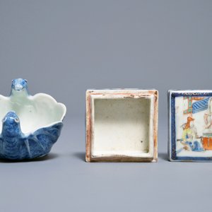 A Chinese blue and white bat-shaped brush washer and a square box and cover, Kangxi/Qianlong — 照片 6