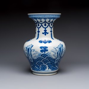 A Chinese blue and white 'Bats and Rocks among Cresting Waves' vase, Qianlong — photo 2
