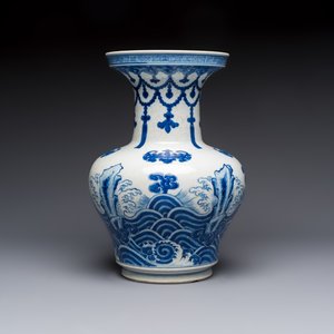 A Chinese blue and white 'Bats and Rocks among Cresting Waves' vase, Qianlong — photo 4
