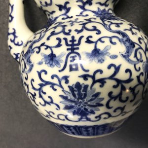 A Chinese blue and white 'bats and shou' jug, 19th C. — 照片 11