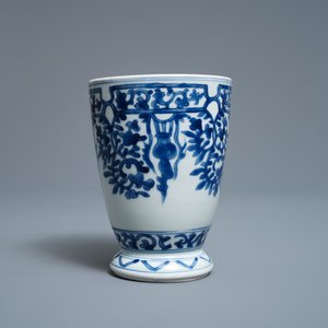 A Chinese blue and white beaker after a European silver model, Kangxi — photo 2
